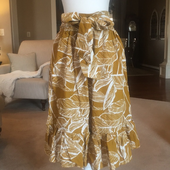 Linen Lux Mustard Colored Cullottes in Size Small - Picture 2 of 8